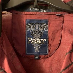 🦁 Roar signature edition shirt (XL)